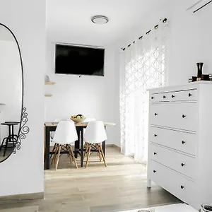 Apartment With Terrace And Free Parking - Nearby